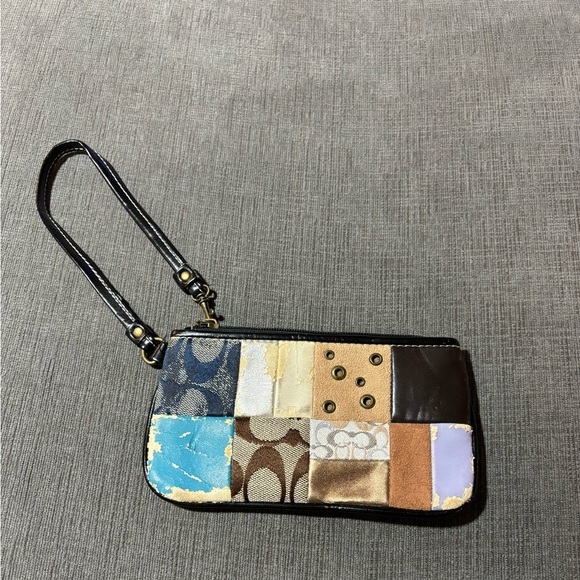 Coach Handbags - Coach vintage y2k patchwork wristlet clutch
